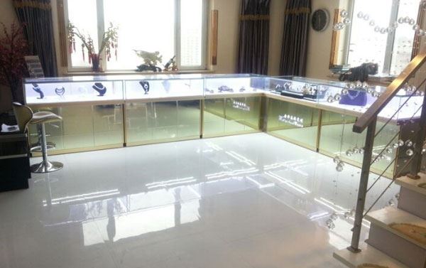 展览柜定制要考虑三大细节 (展柜定制要考虑三个细节。)