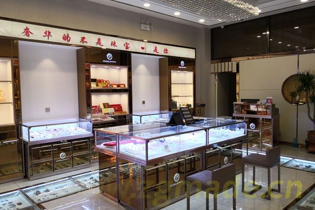 玻璃柜台展示柜掌握技巧，选择不一样的厂家 (掌握玻璃柜台展示柜的技巧，选择不同的厂家。)