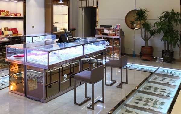 郑州珠宝展柜如何定制?定制注意什么? (郑州珠宝展柜怎么定制？注意什么？)