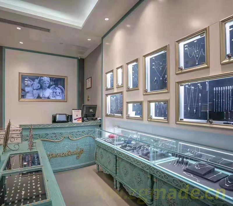 珠宝店应该选择烤漆展柜还是哑光漆展柜?