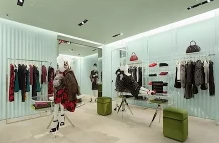 服装店色彩太单一怎样调橱窗展示陈列