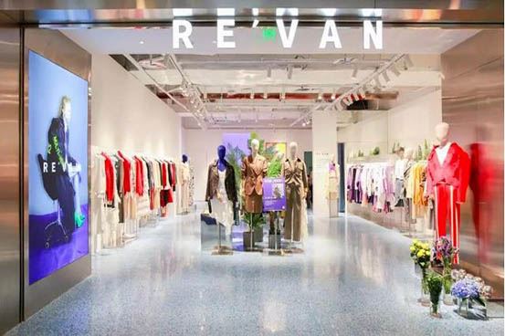 服饰店陈列有哪些挂置风格,服装店挂置风格技巧分享