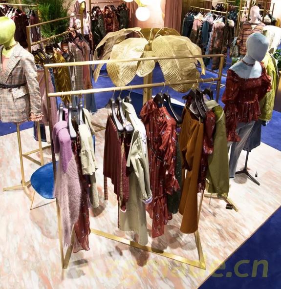 有关服饰陈列色调的方法，服饰的颜色配搭