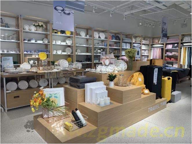 服装店铺橱窗有哪些表现手法，服装店铺橱窗表现手法分享