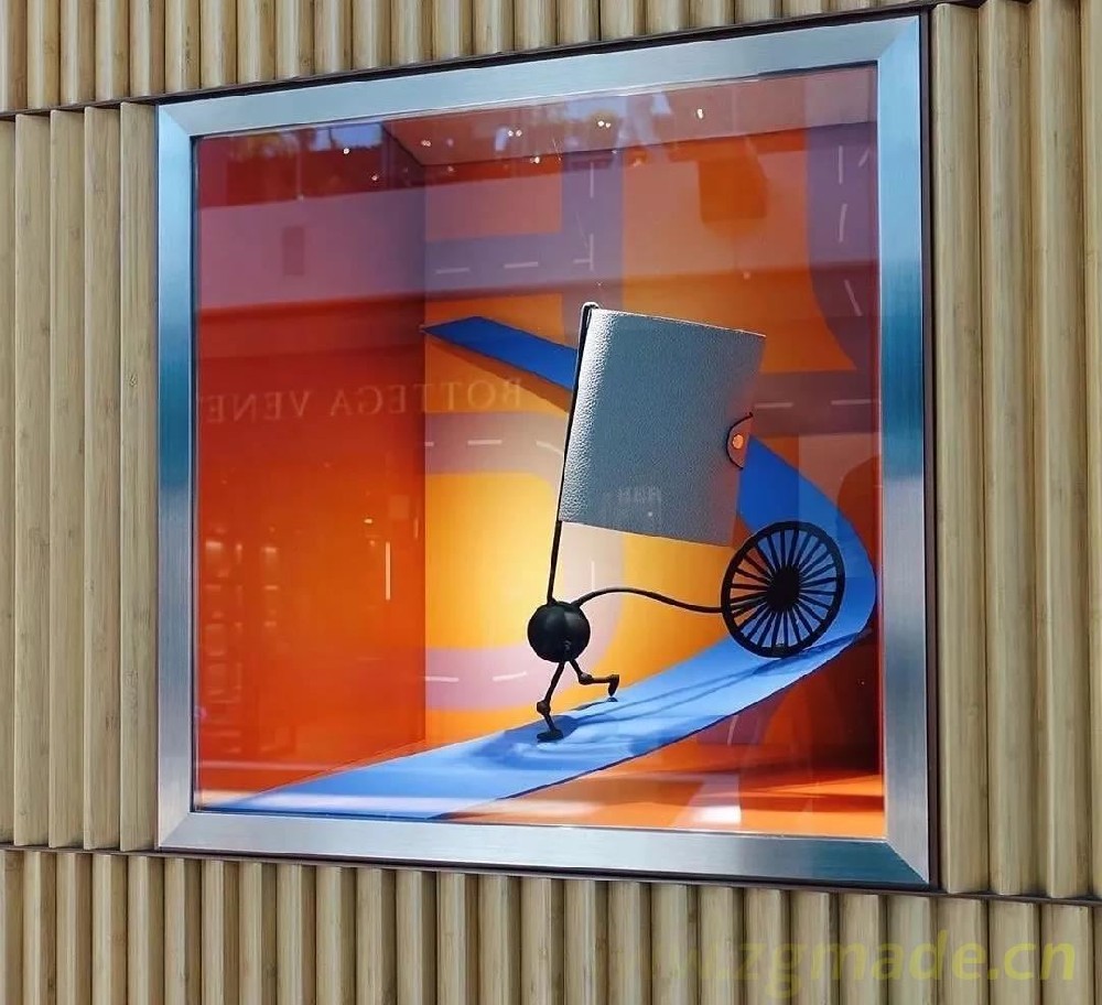 春天快到了,大牌店铺的橱窗陈列设计是怎么做的?