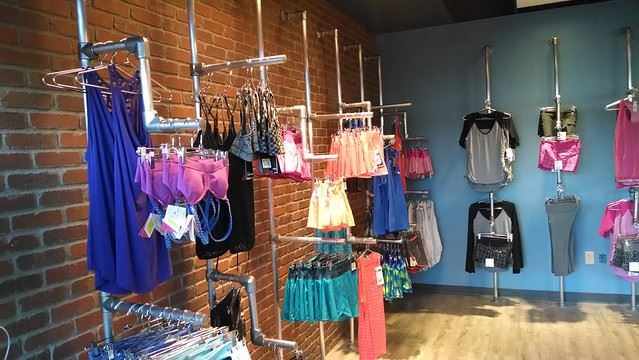 女装店铺陈列设计要怎么做，怎么展现艺术美？