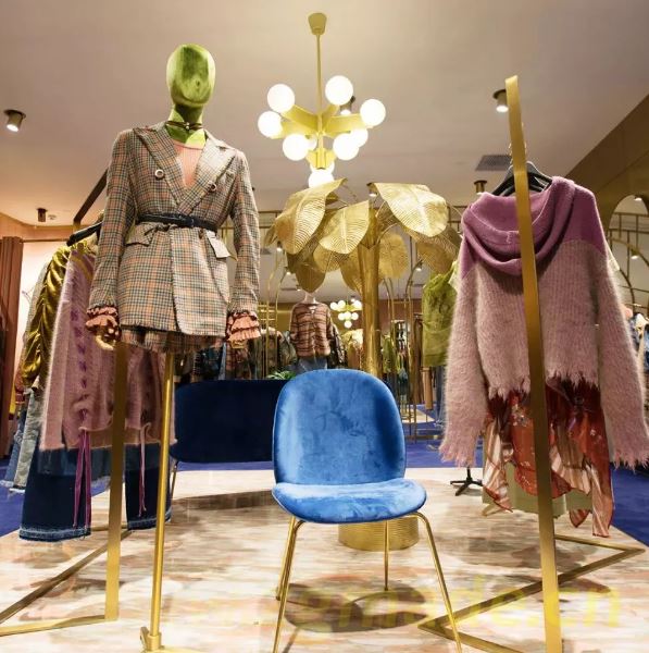 服装店铺橱窗陈列色彩怎样合理布局，教你打造色彩明晰的店铺橱窗陈