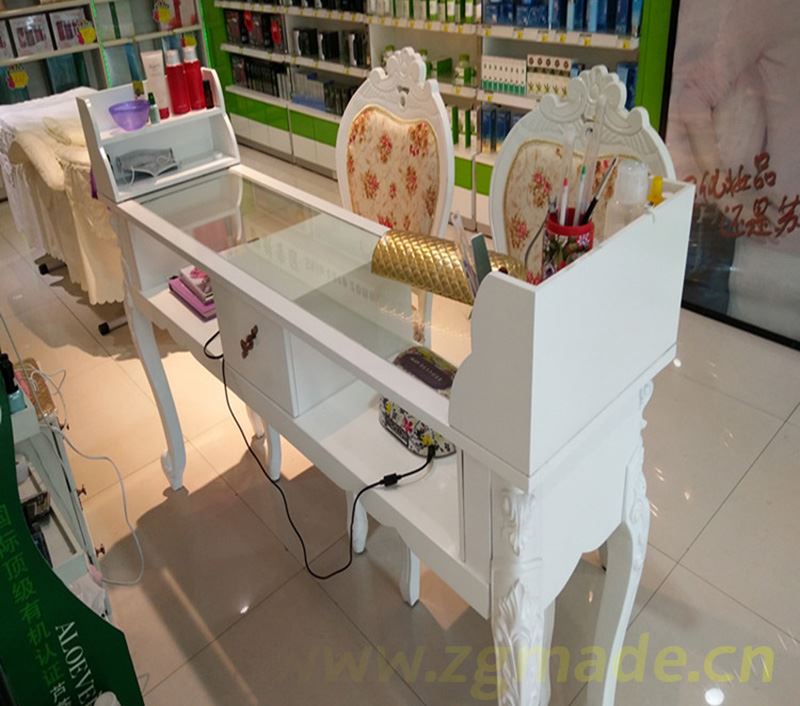 定做化妆品展示柜需要注意什么?展柜厂家为你解答