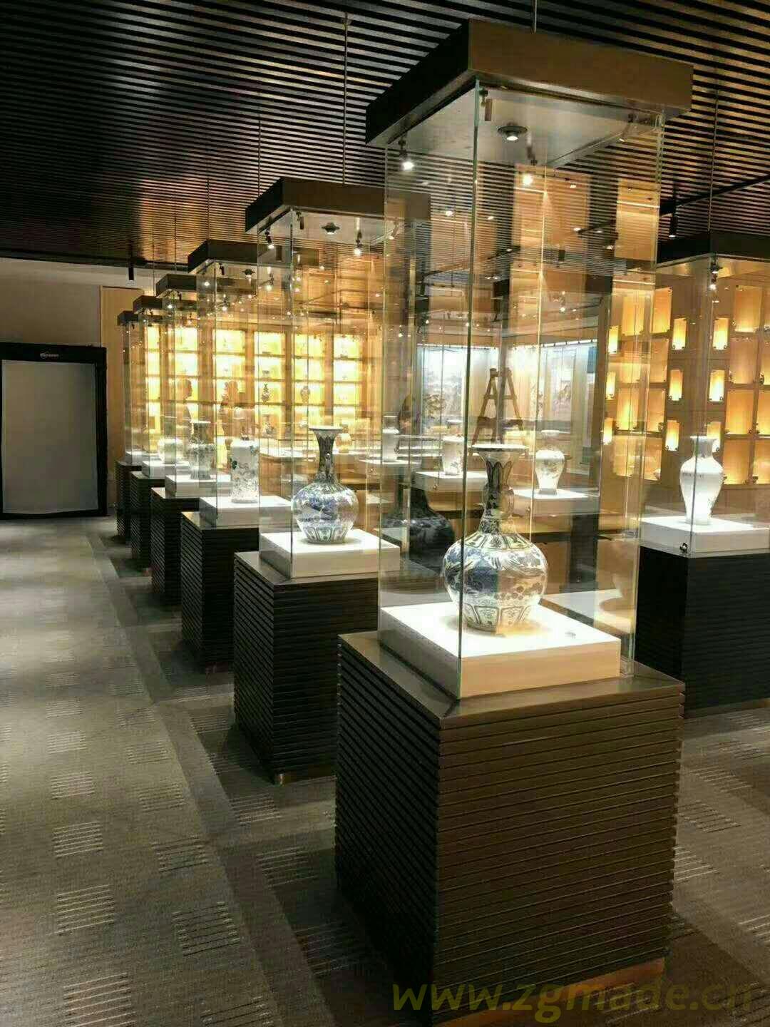 上海展柜制作的材料有哪些？展柜制作价格怎么样？ (上海展柜的材料有哪些？showcase的制作价格是多少？)