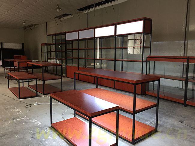 展柜厂和装修公司的区别 (橱窗厂和装饰公司的区别)