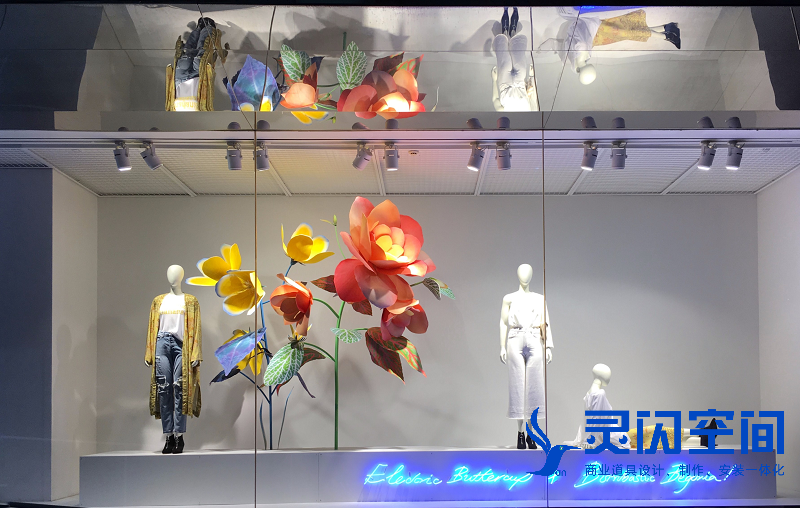 服装品牌艺术橱窗陈列布置