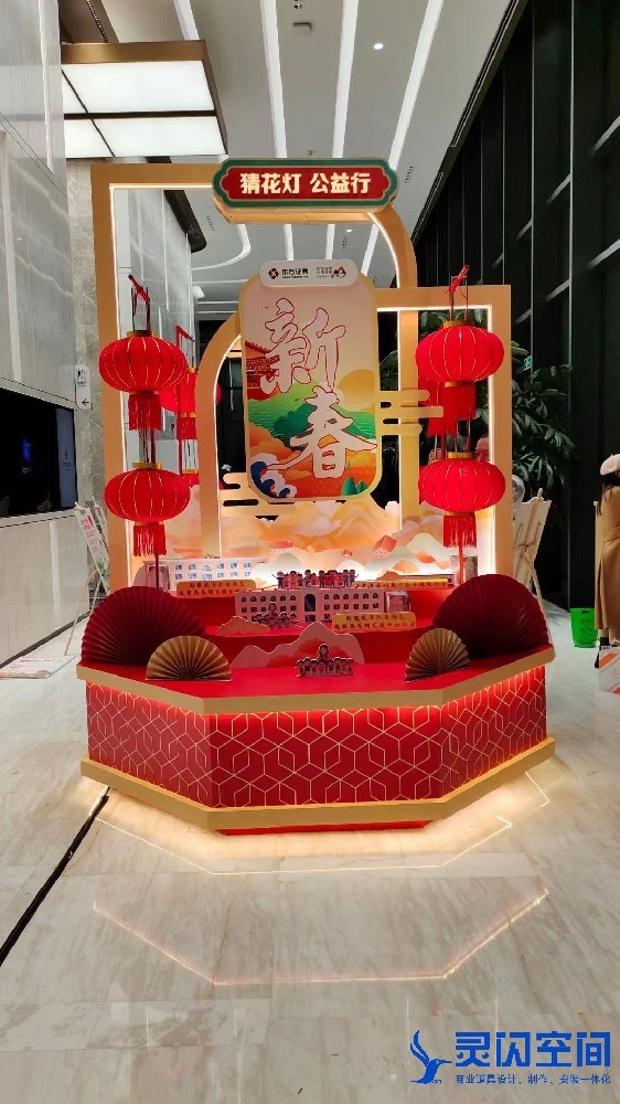星级CBD春节氛围美陈道具布展