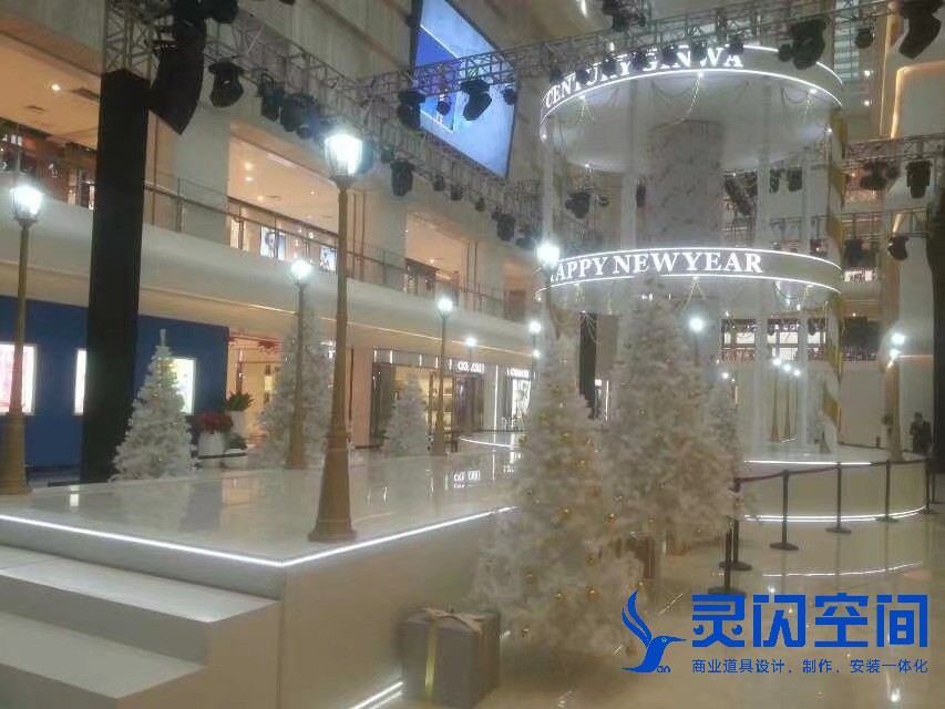 商场中庭圣诞美陈道具布展