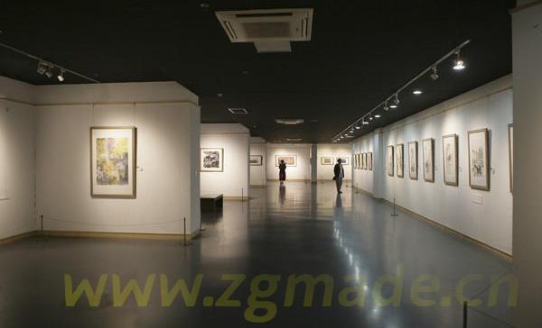 如何将多媒体与展厅的设计相结合? (如何将多媒体与展厅的设计相结合?)