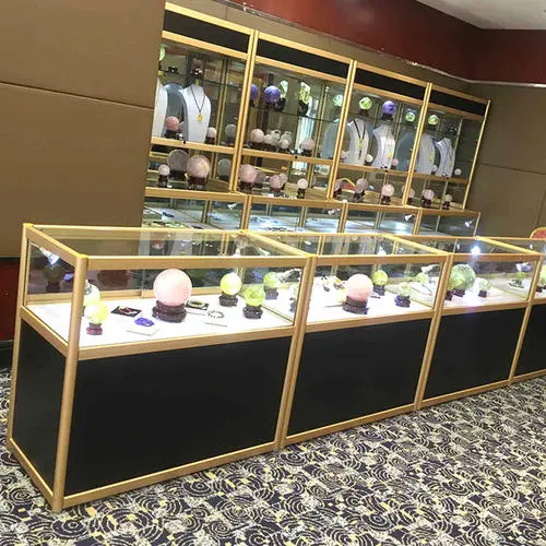 服装展柜灯光运用的意义 (展柜一般用什么灯光)