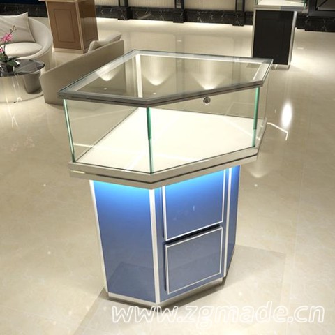 化妆品展柜公司，满足喜好与需求！ (化妆品展具设计)