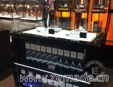 普及选择非定制珠宝展柜也是一门艺术！ (珠宝展柜玻璃材质)