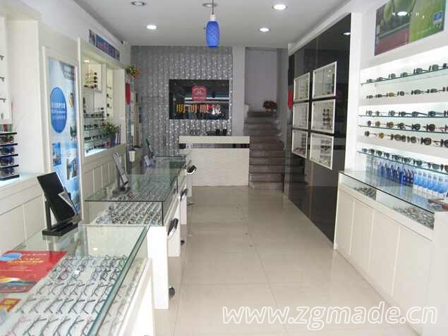 如何选择眼镜展柜养护剂 (眼镜店展柜什么颜色好)