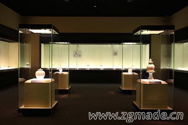 展柜设计的要素有哪些？设计时有这些事情需要注意！ (展柜的样式造型别致但其最主要的功能是什么)