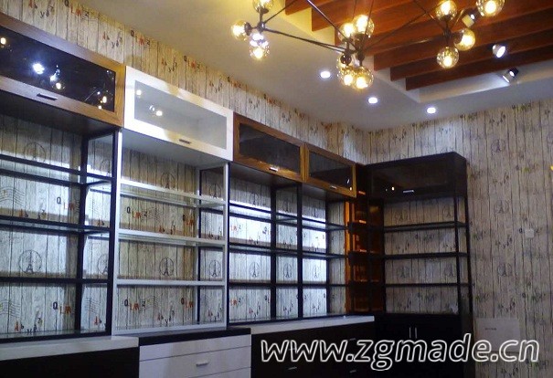 展柜设计要怎么选用色彩？设计过程中要这样去防潮！ (展柜什么颜色好看)