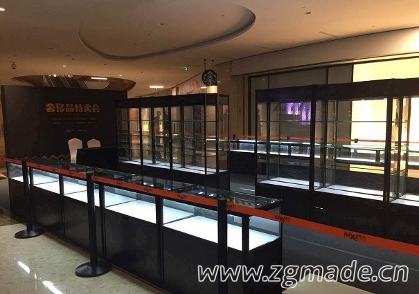 展柜制作中的材料要怎么选择？使用的板材有这些分类！ (展柜材料有什么类型?)