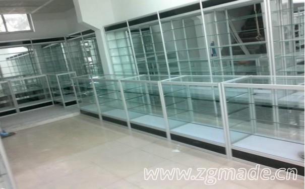 钛合金展柜到底有哪些优点和特点 (钛合金展柜型材批发)