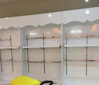 上海服装展柜卖场设计技巧及其厂家的选择 (服装店展柜设计)